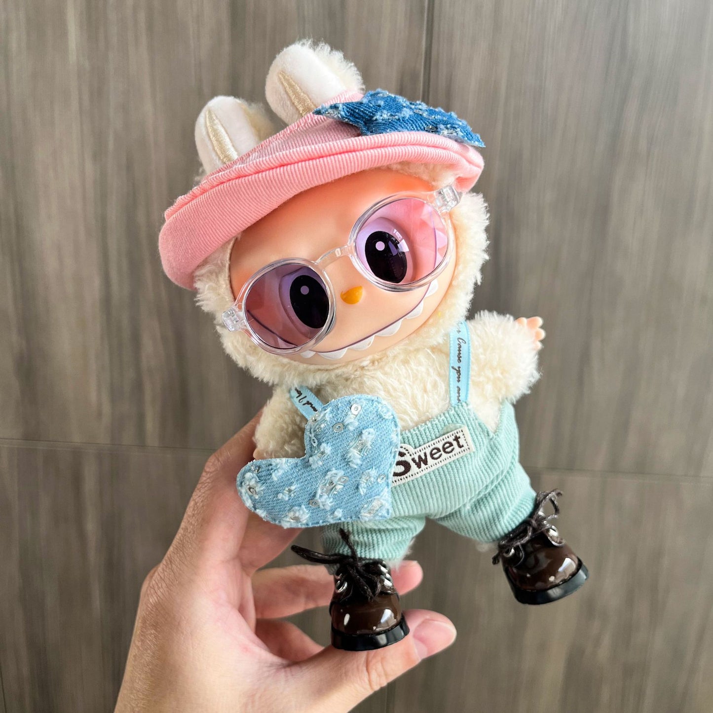 17cm Labubu Figure, Labubu Clothing Made of Soft PVC, Cute Dress-Up Casual Outfit, Plush Toy Clothes, Compatible with Generations 1, 2, and 3