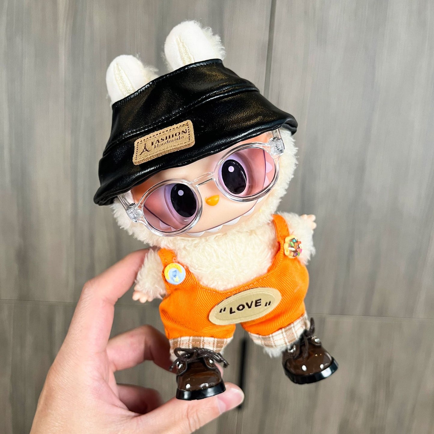 17cm Labubu Figure, Labubu Clothing Made of Soft PVC, Cute Dress-Up Casual Outfit, Plush Toy Clothes, Compatible with Generations 1, 2, and 3