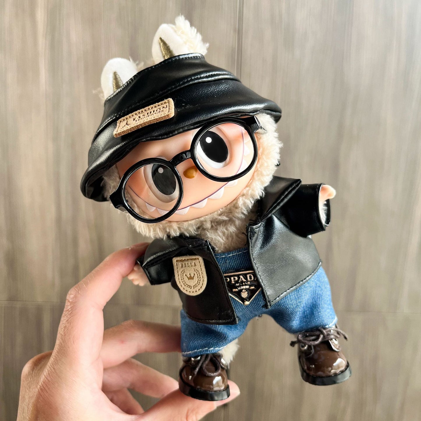 17cm Labubu Figure, Labubu Clothing Made of Soft PVC, Cute Dress-Up Casual Outfit, Plush Toy Clothes, Compatible with Generations 1, 2, and 3
