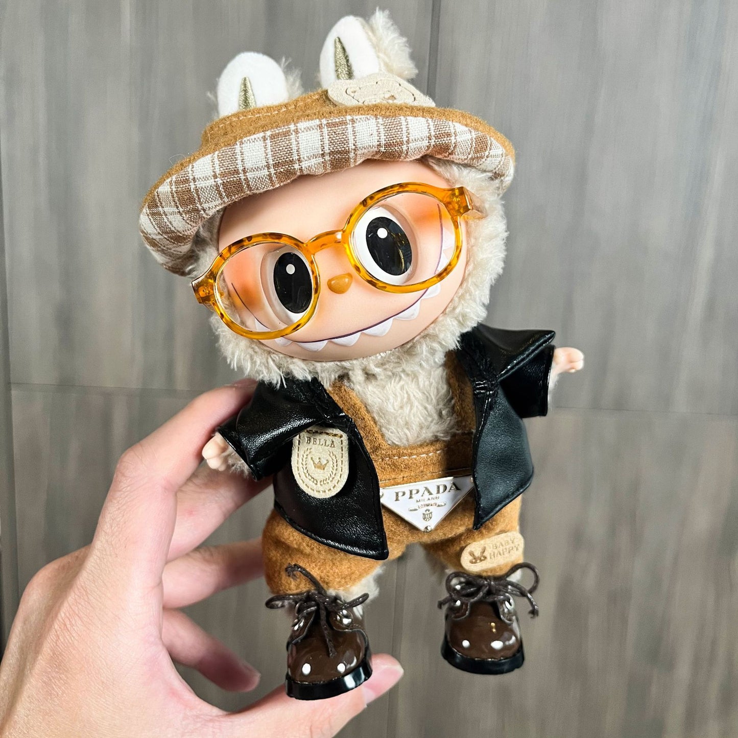 17cm Labubu Figure, Labubu Clothing Made of Soft PVC, Cute Dress-Up Casual Outfit, Plush Toy Clothes, Compatible with Generations 1, 2, and 3