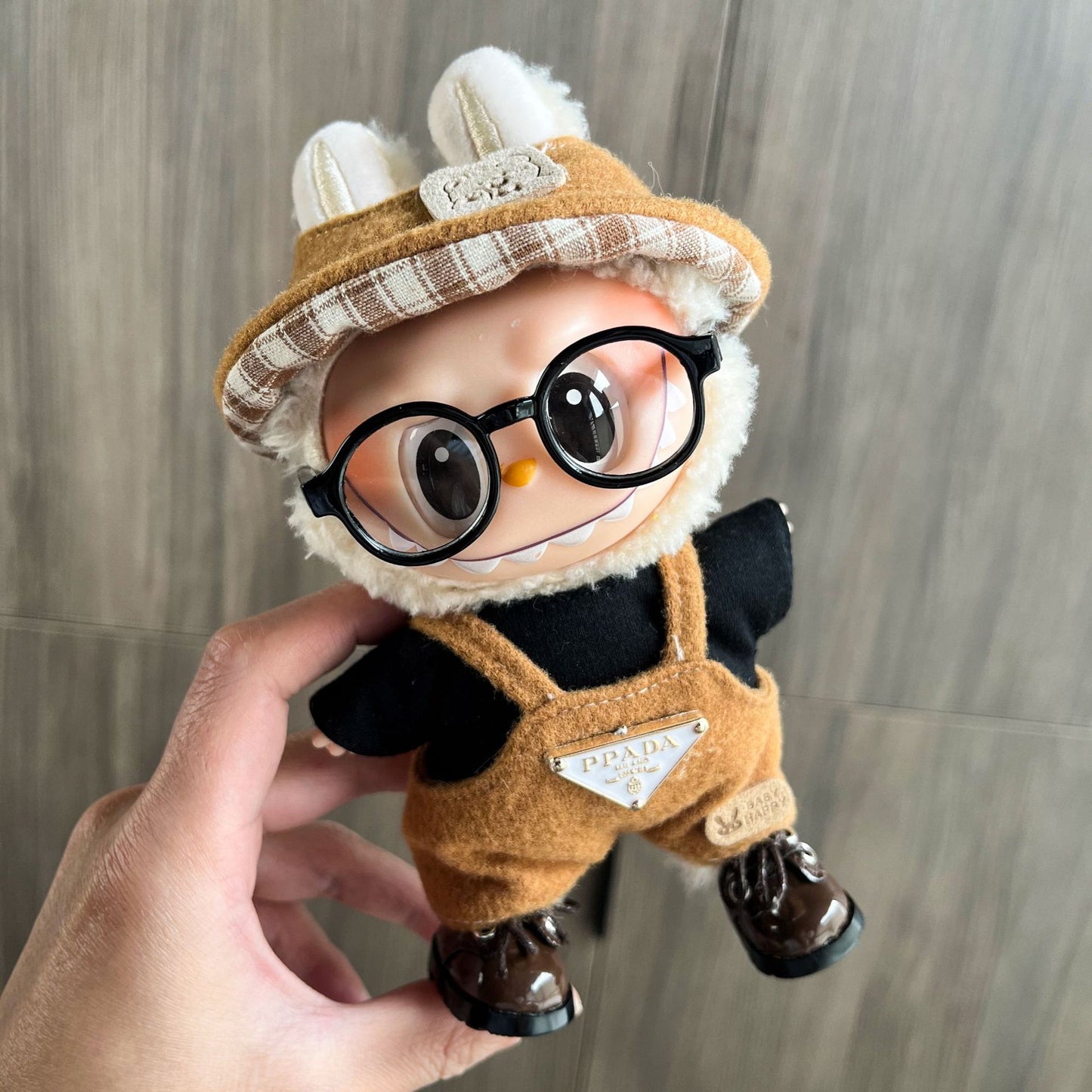 17cm Labubu Figure, Labubu Clothing Made of Soft PVC, Cute Dress-Up Casual Outfit, Plush Toy Clothes, Compatible with Generations 1, 2, and 3