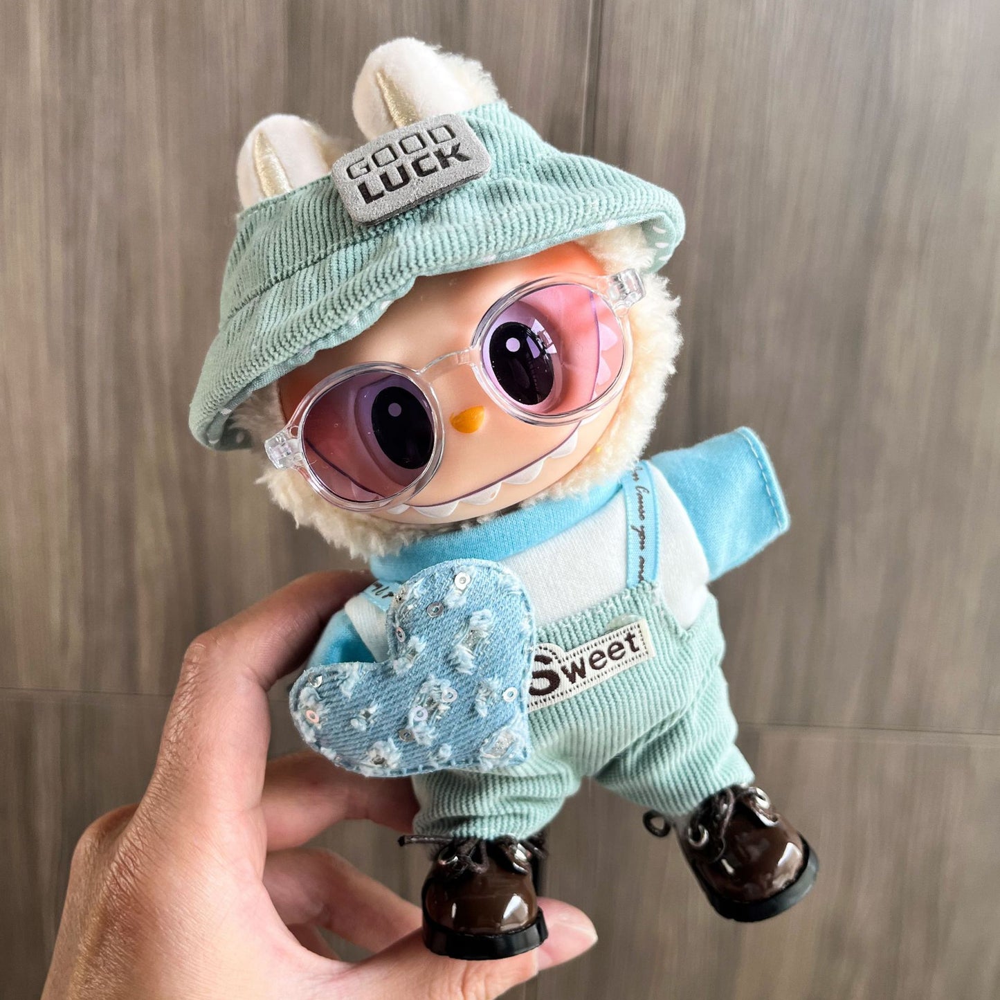 17cm Labubu Figure, Labubu Clothing Made of Soft PVC, Cute Dress-Up Casual Outfit, Plush Toy Clothes, Compatible with Generations 1, 2, and 3