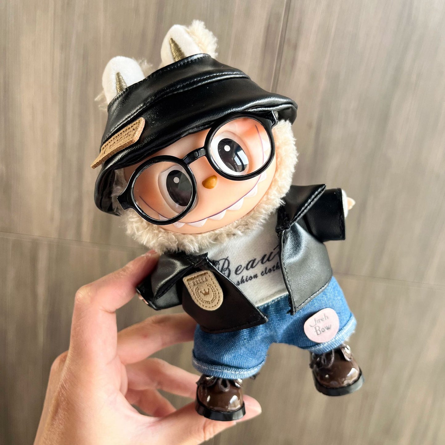 17cm Labubu Figure, Labubu Clothing Made of Soft PVC, Cute Dress-Up Casual Outfit, Plush Toy Clothes, Compatible with Generations 1, 2, and 3