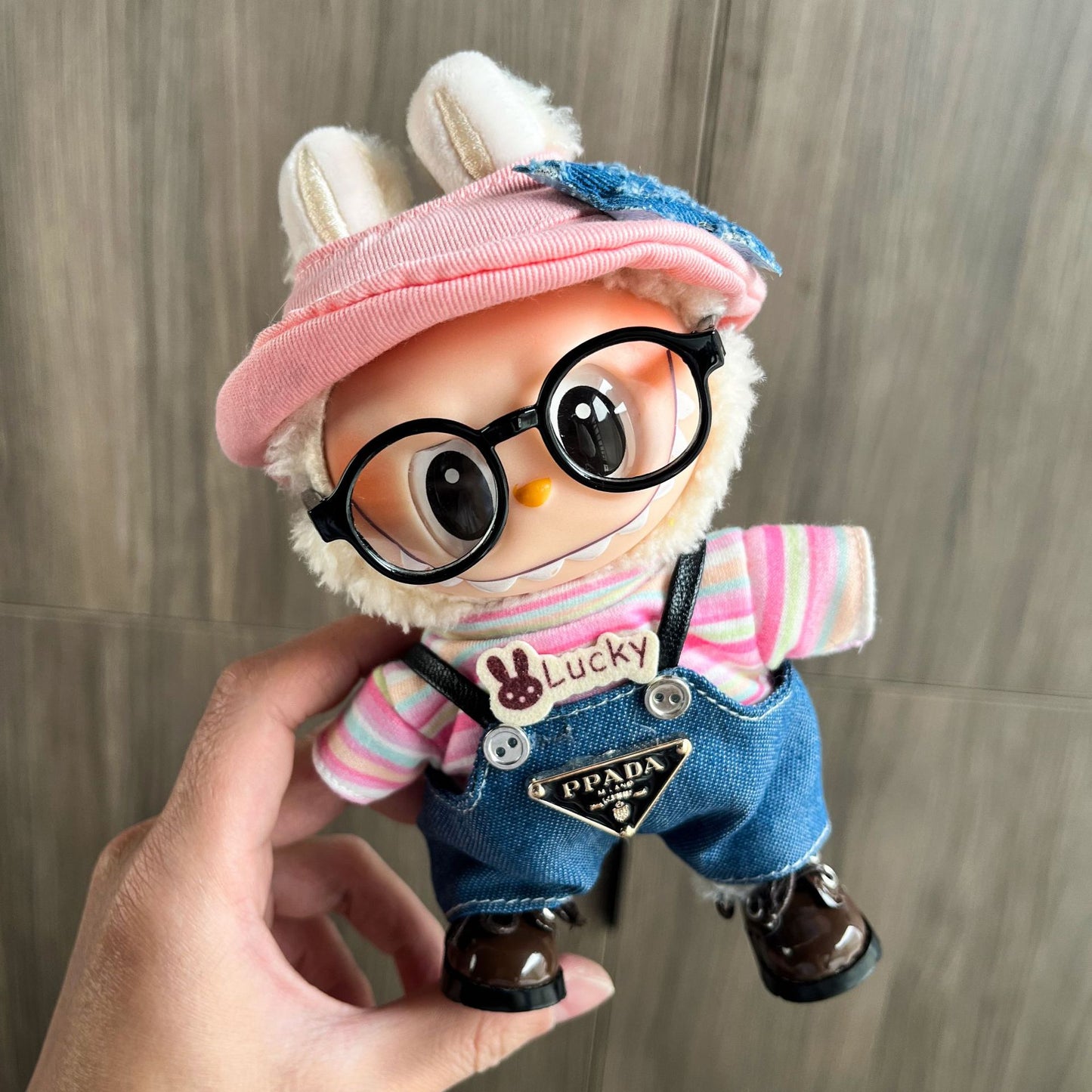 17cm Labubu Figure, Labubu Clothing Made of Soft PVC, Cute Dress-Up Casual Outfit, Plush Toy Clothes, Compatible with Generations 1, 2, and 3