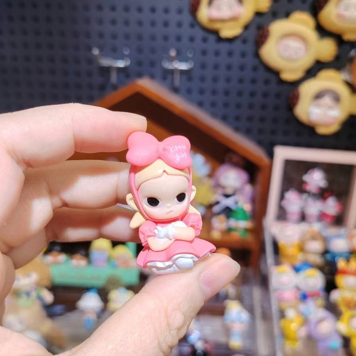 Zoraa Sister Mengli, PVC Material, Punchable for Keychain, Cute Trendy Toy
